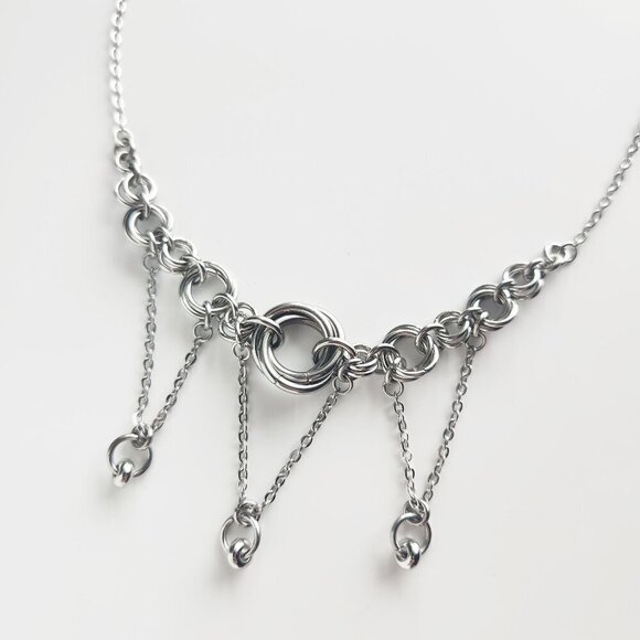 Vintage gothic chandelier choker necklace with a small silver chain - Picture 7 of 9